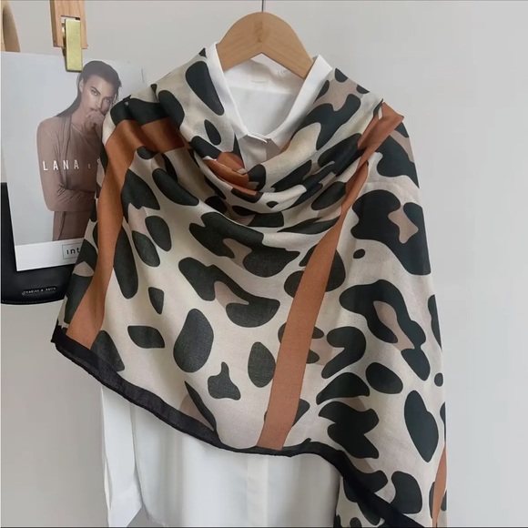 Accessories - Leopard Print Scarf with Brown/Beige Accents